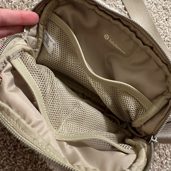 LuLulemon Sherpa Beltbag - Picture 3 of 3
